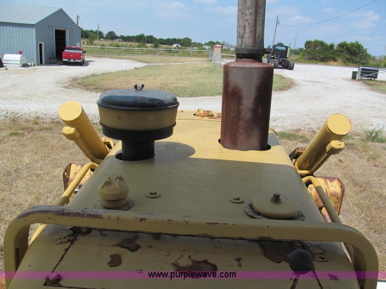 image for item E2003 1985 Caterpillar D6D dozer