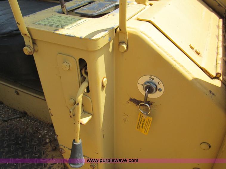 image for item E2003 1985 Caterpillar D6D dozer