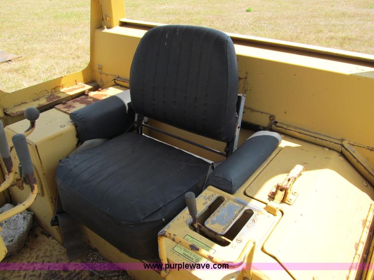 image for item E2003 1985 Caterpillar D6D dozer