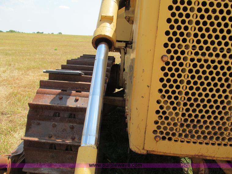 image for item E2003 1985 Caterpillar D6D dozer