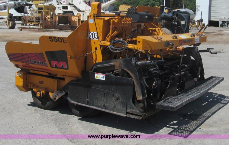 image for item F3016 2002 Mauldin 550E asphalt paver