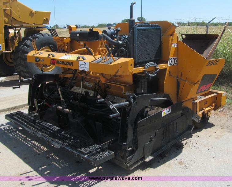 image for item F3016 2002 Mauldin 550E asphalt paver