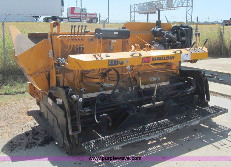 image for item F3016 2002 Mauldin 550E asphalt paver
