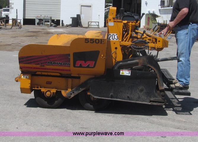image for item F3016 2002 Mauldin 550E asphalt paver