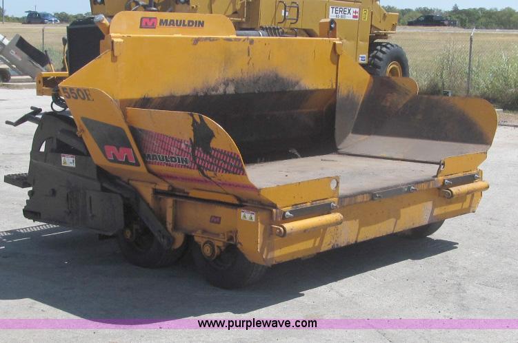 image for item F3016 2002 Mauldin 550E asphalt paver