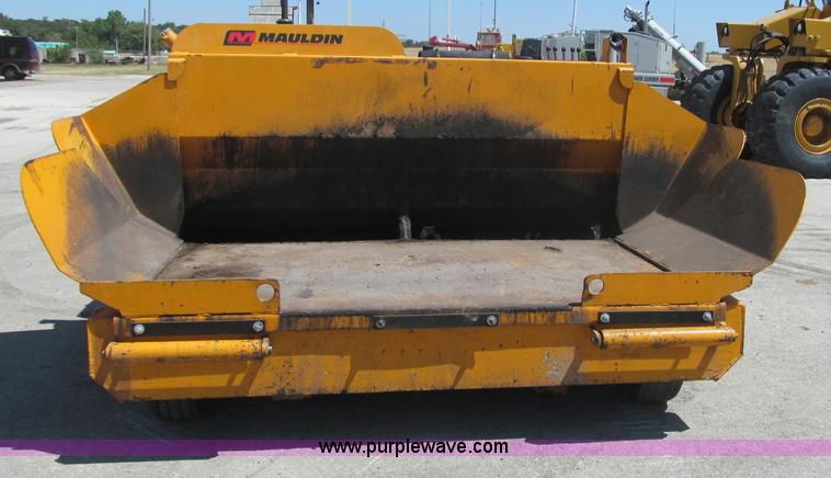 image for item F3016 2002 Mauldin 550E asphalt paver