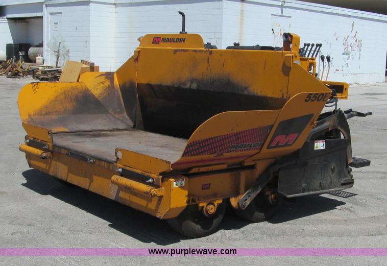 image for item F3016 2002 Mauldin 550E asphalt paver