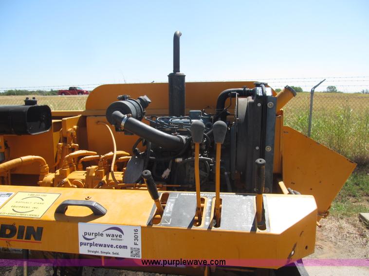 image for item F3016 2002 Mauldin 550E asphalt paver