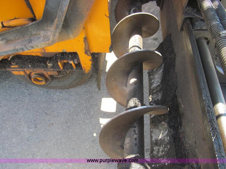 image for item F3016 2002 Mauldin 550E asphalt paver