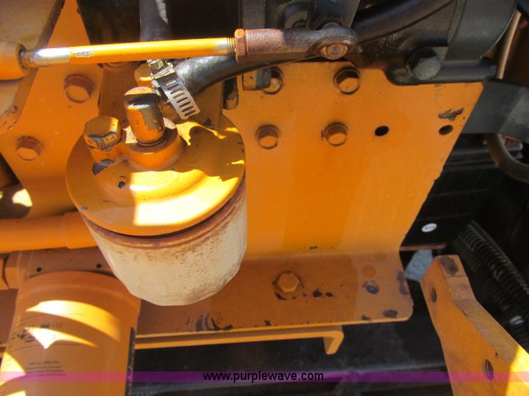 image for item F3016 2002 Mauldin 550E asphalt paver