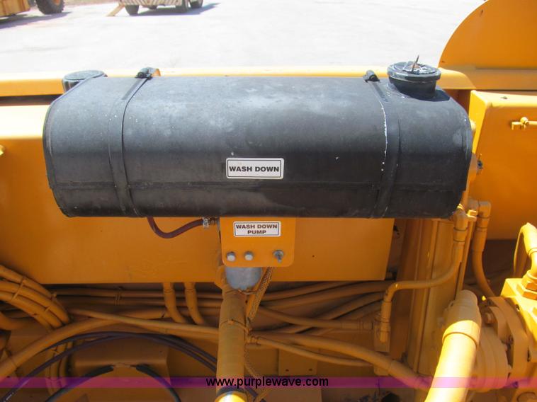 image for item F3016 2002 Mauldin 550E asphalt paver