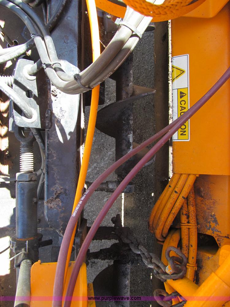 image for item F3016 2002 Mauldin 550E asphalt paver