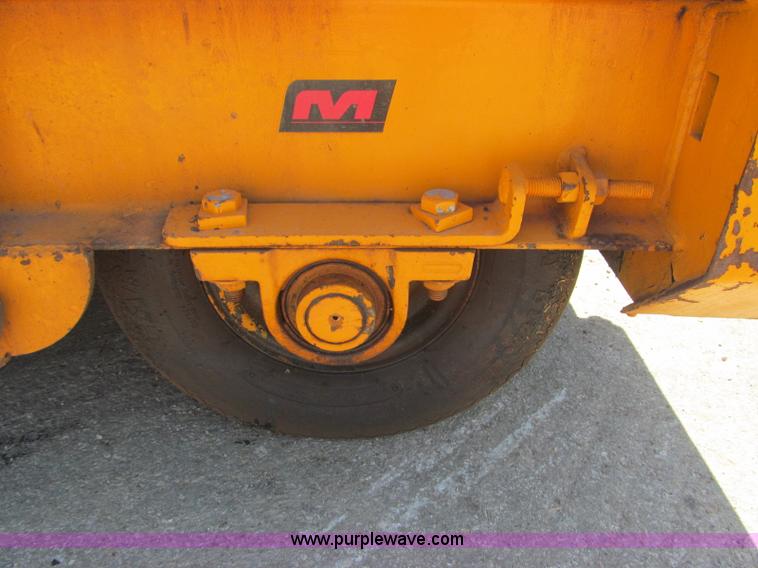 image for item F3016 2002 Mauldin 550E asphalt paver