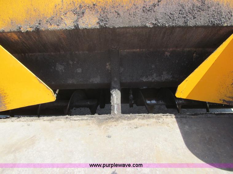 image for item F3016 2002 Mauldin 550E asphalt paver