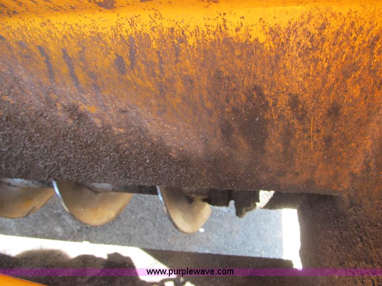 image for item F3016 2002 Mauldin 550E asphalt paver