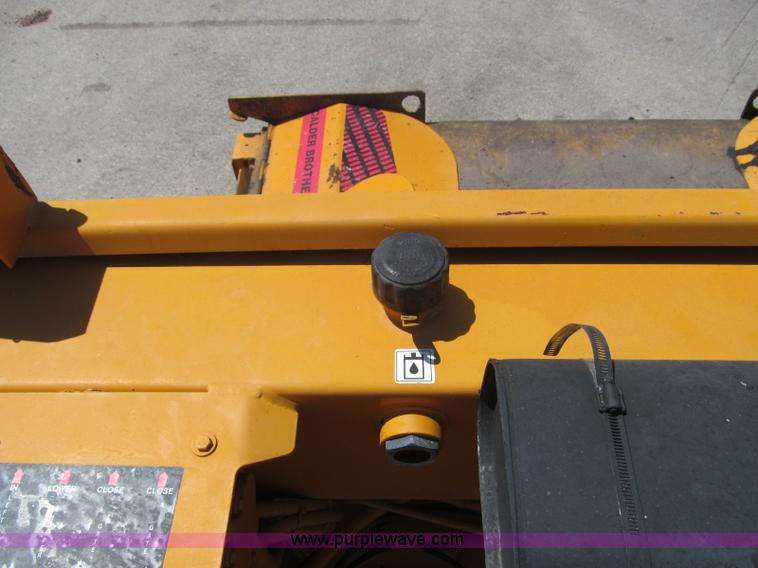 image for item F3016 2002 Mauldin 550E asphalt paver