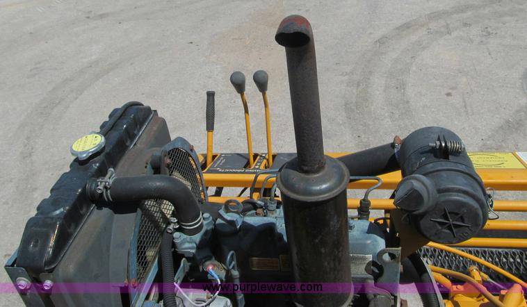 image for item F3016 2002 Mauldin 550E asphalt paver