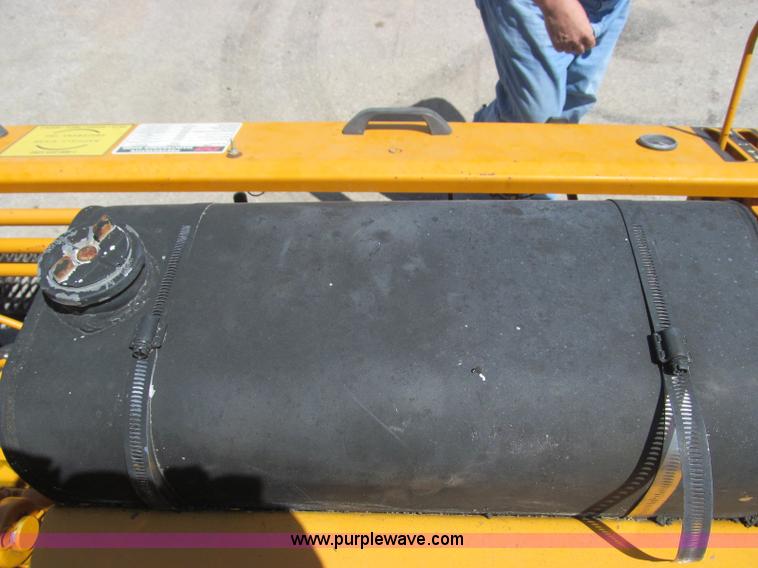 image for item F3016 2002 Mauldin 550E asphalt paver