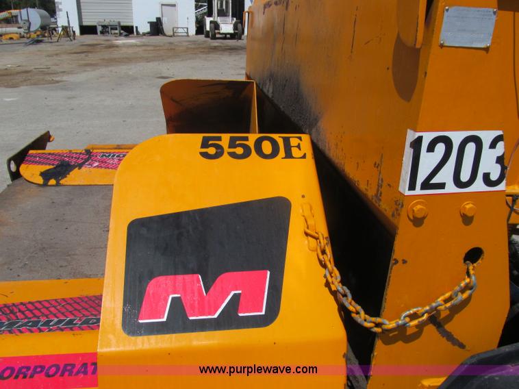 image for item F3016 2002 Mauldin 550E asphalt paver