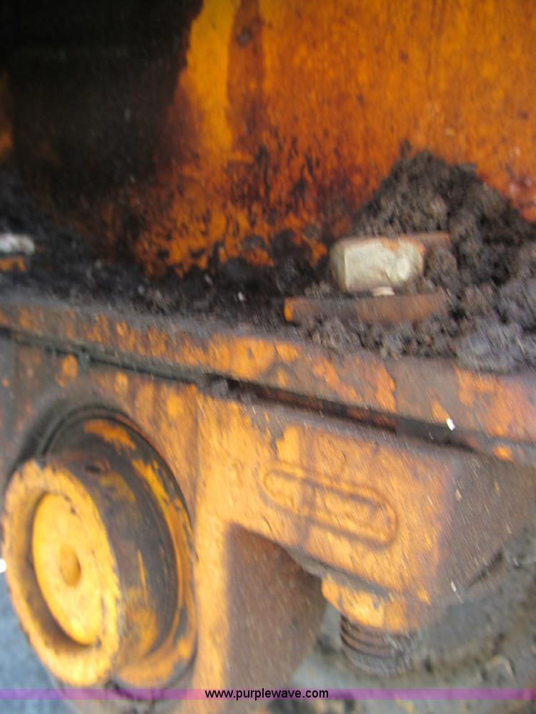 image for item F3016 2002 Mauldin 550E asphalt paver