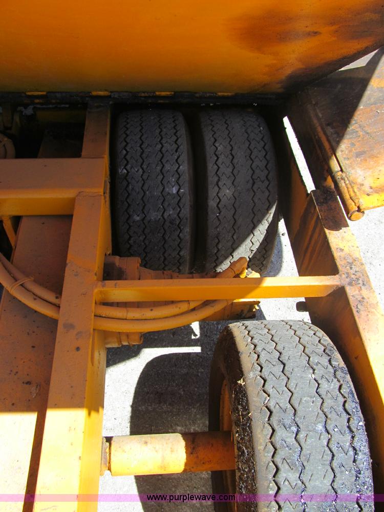 image for item F3016 2002 Mauldin 550E asphalt paver