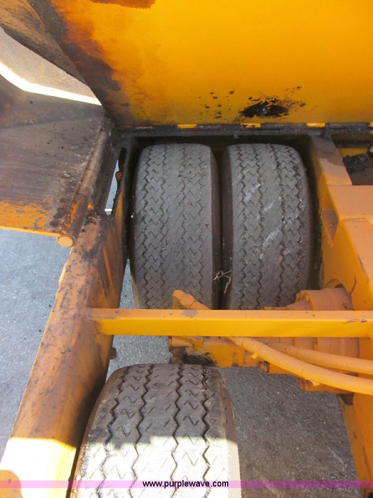 image for item F3016 2002 Mauldin 550E asphalt paver