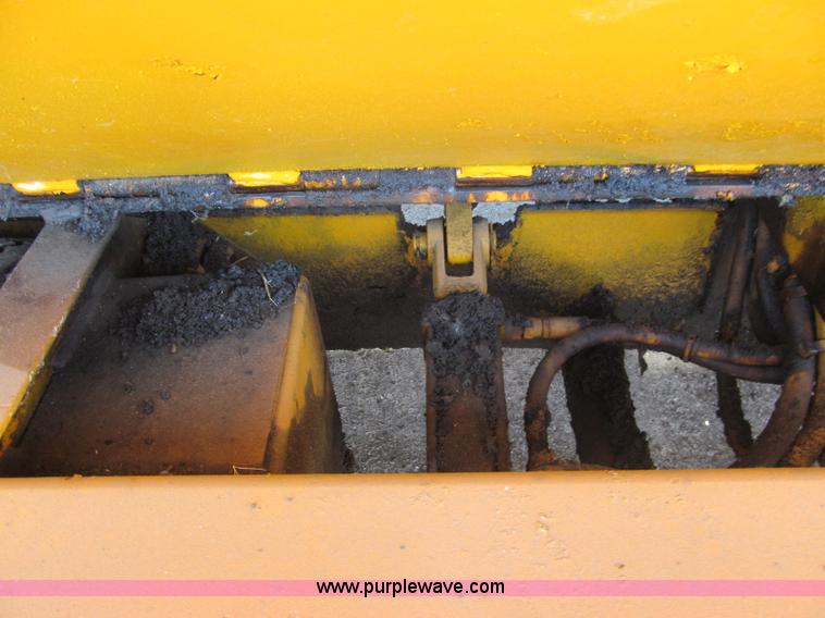 image for item F3016 2002 Mauldin 550E asphalt paver