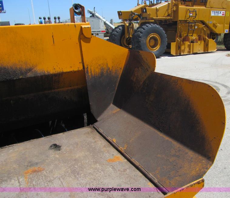 image for item F3016 2002 Mauldin 550E asphalt paver