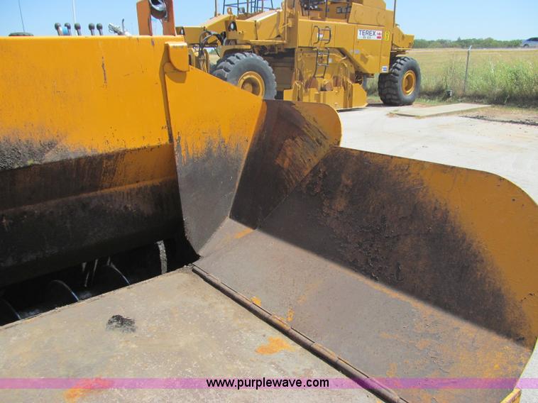 image for item F3016 2002 Mauldin 550E asphalt paver