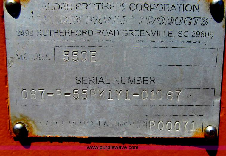 image for item F3016 2002 Mauldin 550E asphalt paver