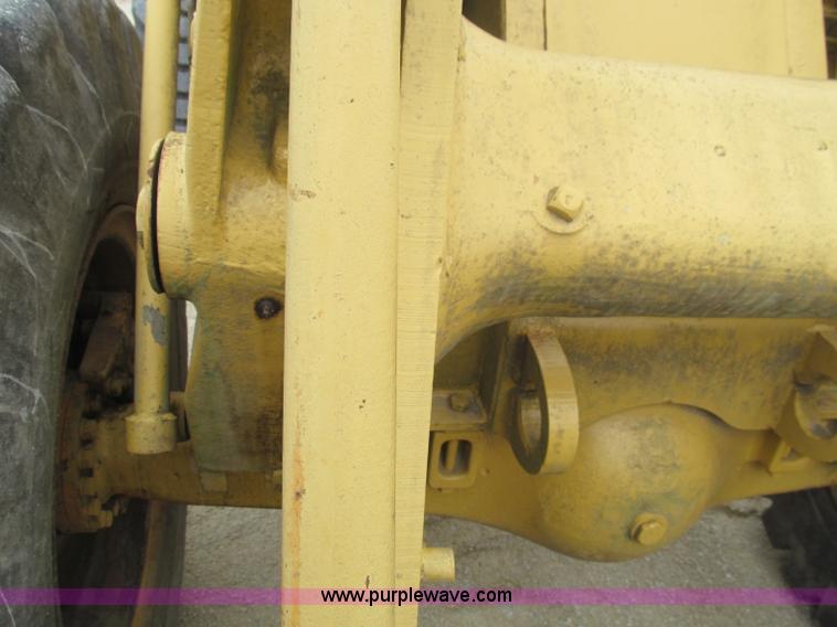 image for item F4539 1972 Caterpillar 920 wheel loader