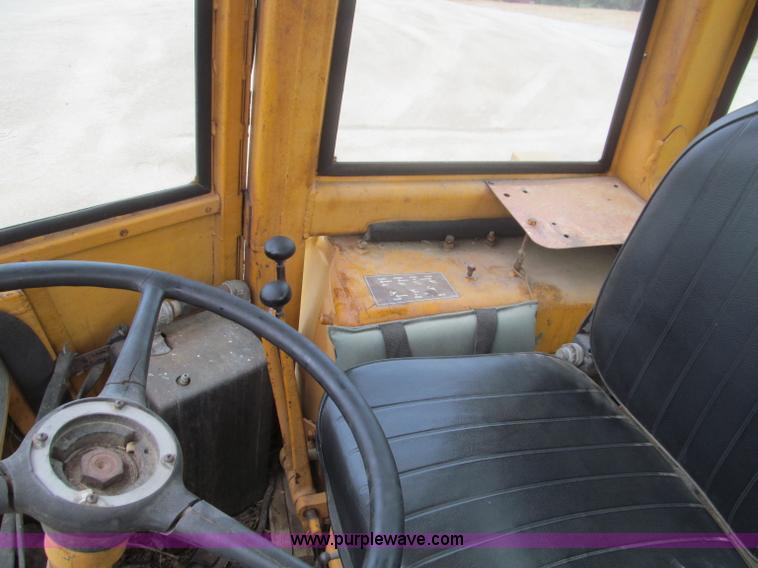 image for item F4539 1972 Caterpillar 920 wheel loader