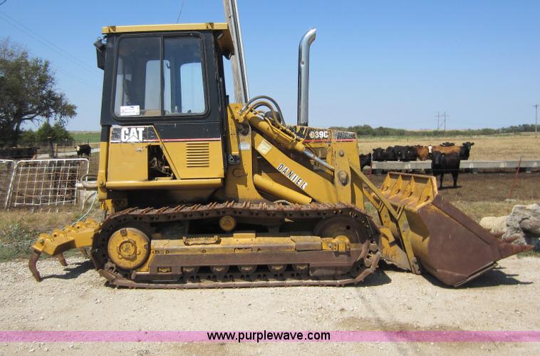 image for item F6504 1997 Caterpillar 939C track loader