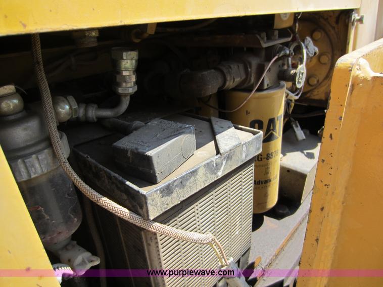 image for item F6504 1997 Caterpillar 939C track loader