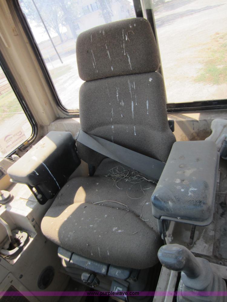 image for item F6504 1997 Caterpillar 939C track loader