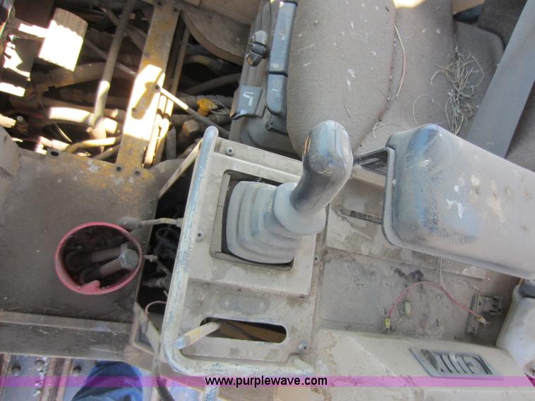 image for item F6504 1997 Caterpillar 939C track loader