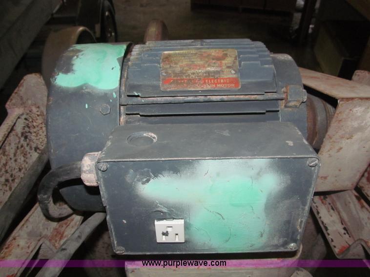 image for item K9561 Clipper electric stationary brick saw