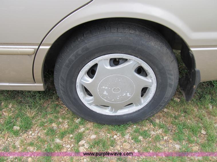 image for item B2808 1997 Toyota Camry
