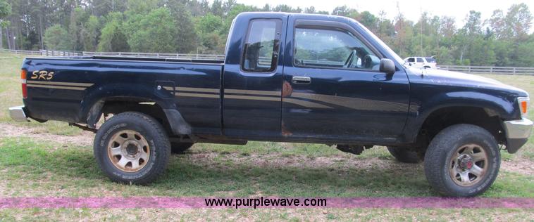 image for item B2809 1991 Toyota SR5 extended cab pickup truck