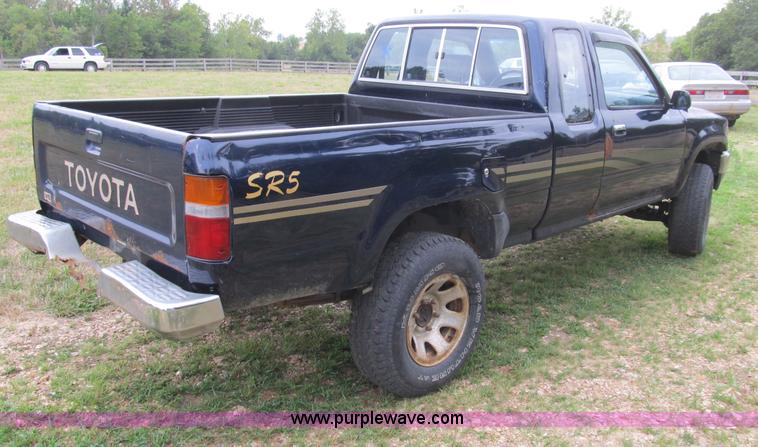 image for item B2809 1991 Toyota SR5 extended cab pickup truck