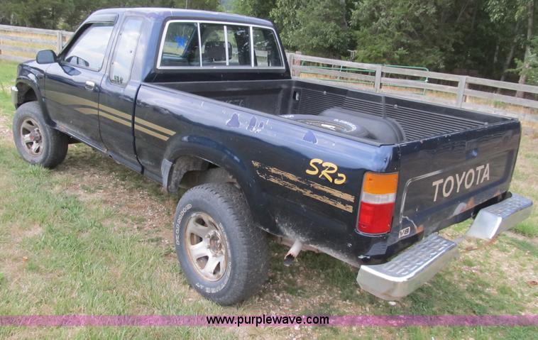 image for item B2809 1991 Toyota SR5 extended cab pickup truck
