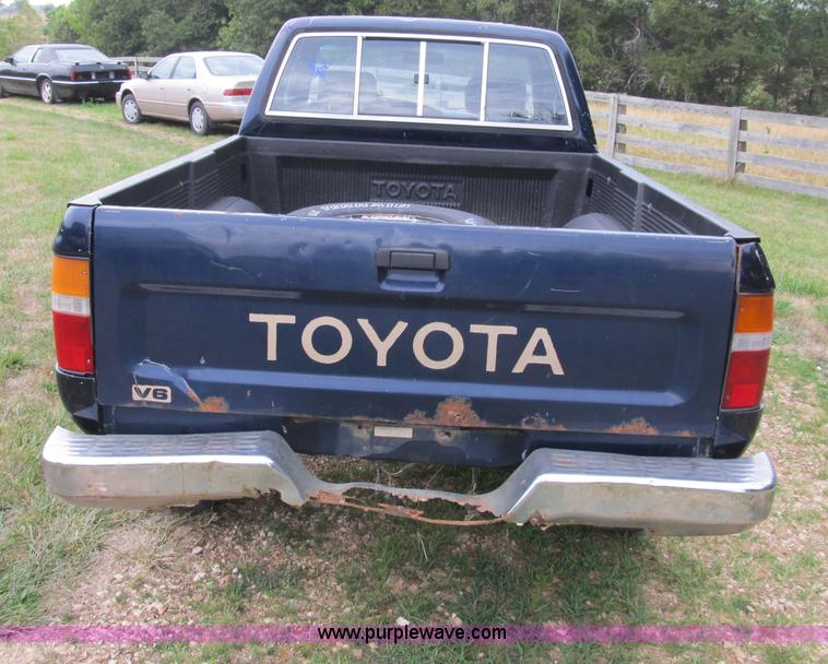 image for item B2809 1991 Toyota SR5 extended cab pickup truck