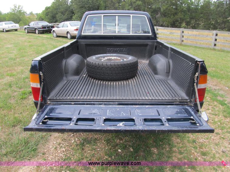 image for item B2809 1991 Toyota SR5 extended cab pickup truck