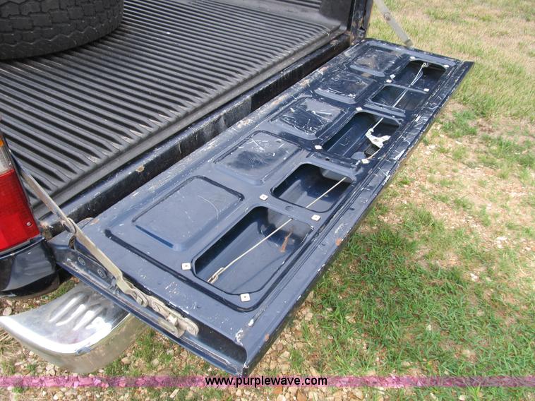 image for item B2809 1991 Toyota SR5 extended cab pickup truck