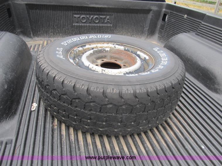 image for item B2809 1991 Toyota SR5 extended cab pickup truck