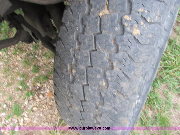 image for item B2809 1991 Toyota SR5 extended cab pickup truck