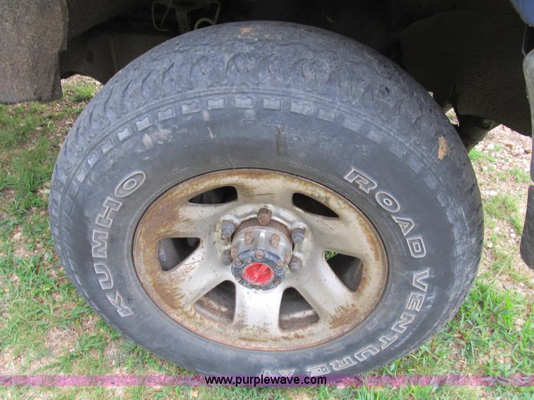 image for item B2809 1991 Toyota SR5 extended cab pickup truck