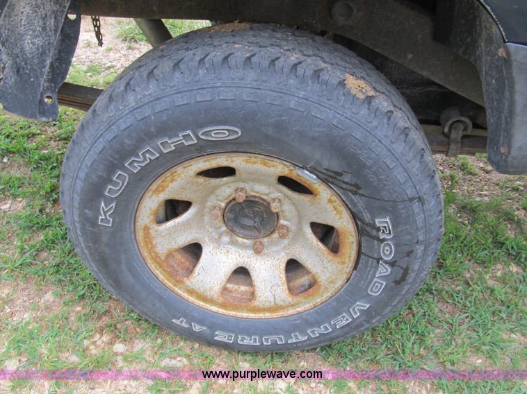 image for item B2809 1991 Toyota SR5 extended cab pickup truck