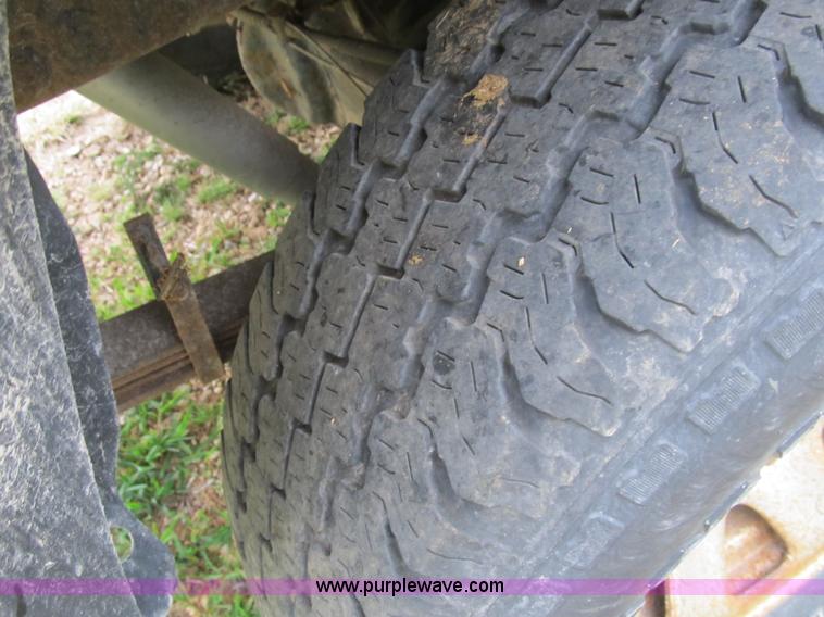 image for item B2809 1991 Toyota SR5 extended cab pickup truck