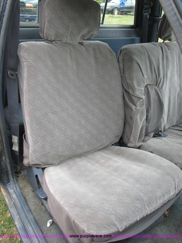 image for item B2809 1991 Toyota SR5 extended cab pickup truck